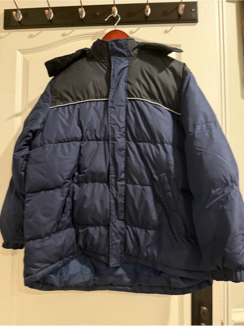 Below Zero Navy and Black Insulated Puffer Jacket